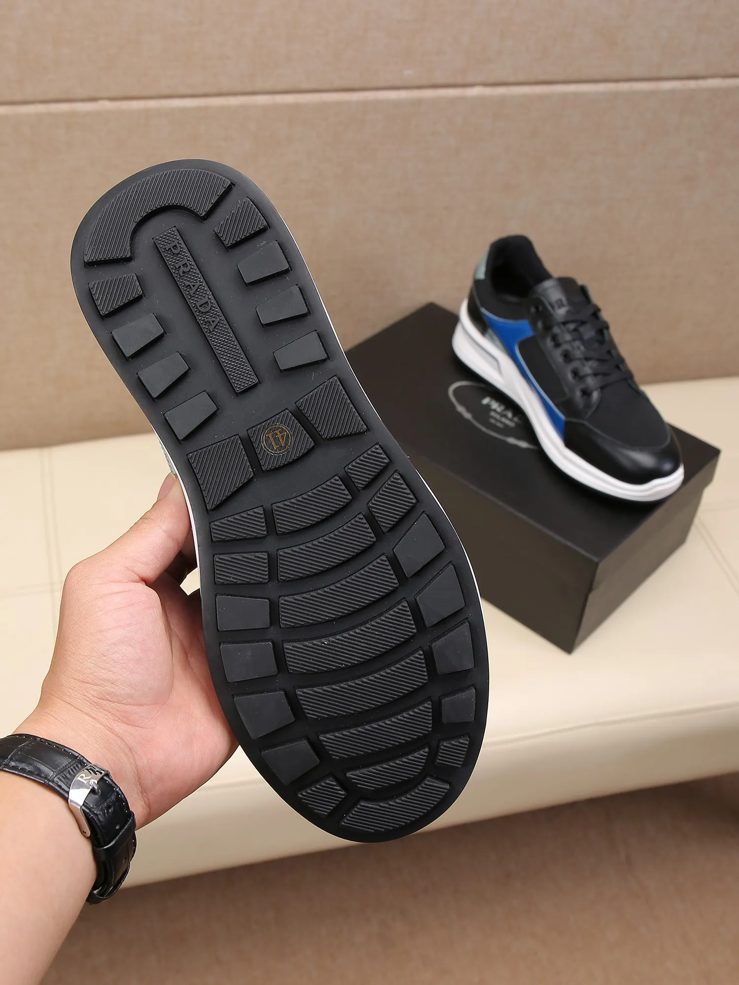 Batch 440 🕷️🕷️【PRADA】Prada's new men's fashionable casual shoes🇨🇳original quality, high-end boutique💯exquisite details,🌶🌶original lightweight, wear-resistant and non-slip original outsole, comfortable to wear🎋classic craftsmanship, fine workmanship, worth owning Code number: 38-44 Large quantities in stock
